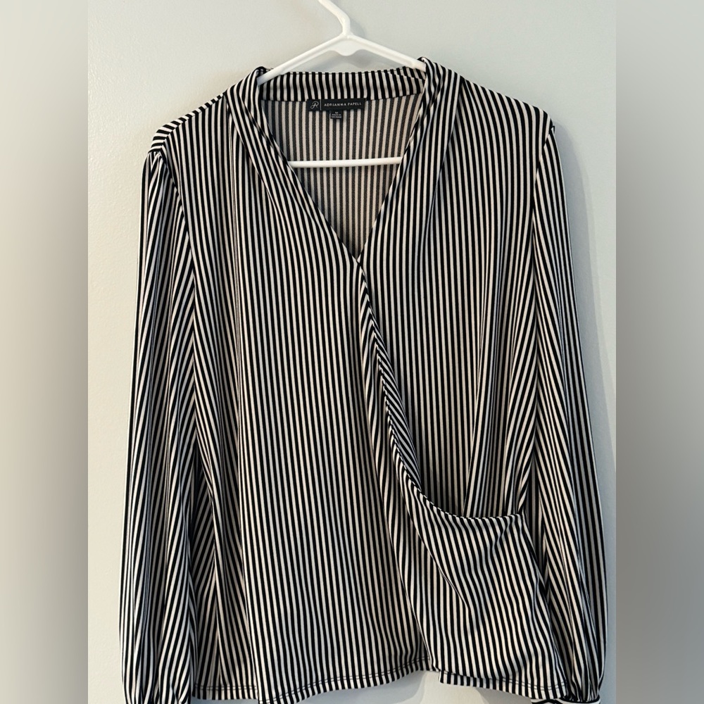 Ladie’s professional blouse-black/white long sleeve-size medium